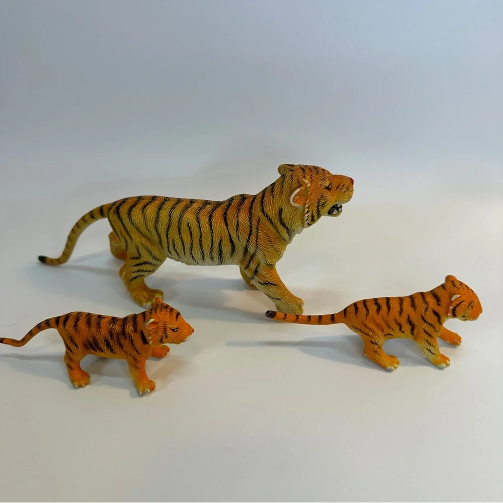 VTG AAA Set of 3 Tigers Mom and Babies Rubber Animals‎ Figurines